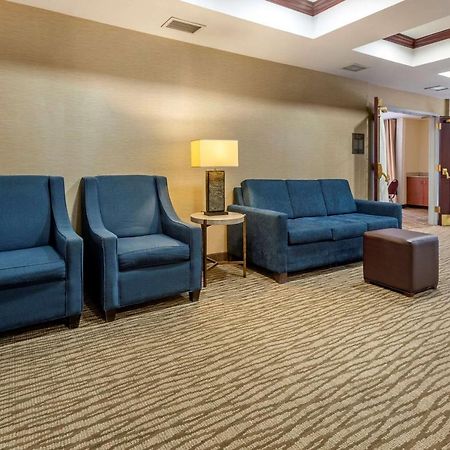 Comfort Suites Newark - Harrison Exterior foto