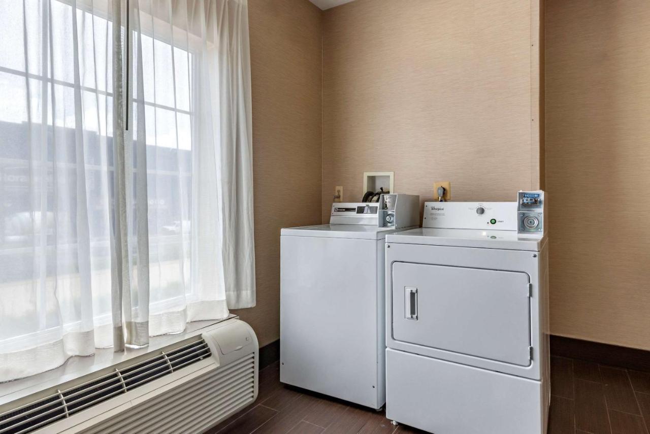 Comfort Suites Newark - Harrison Exterior foto