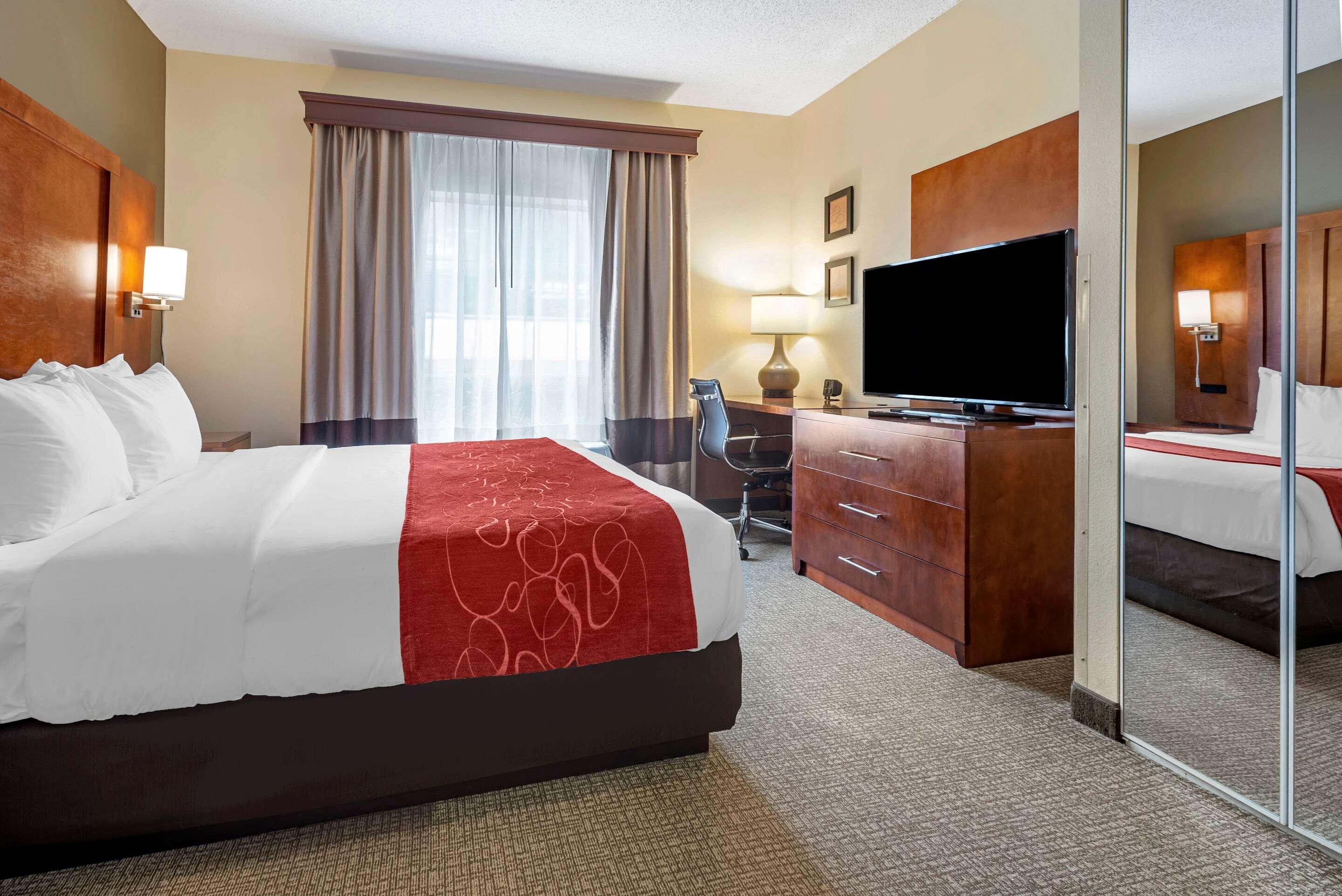 Comfort Suites Newark - Harrison Exterior foto