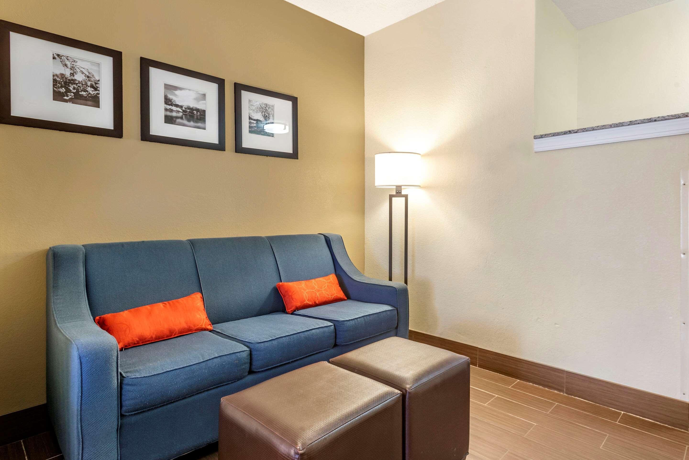 Comfort Suites Newark - Harrison Exterior foto