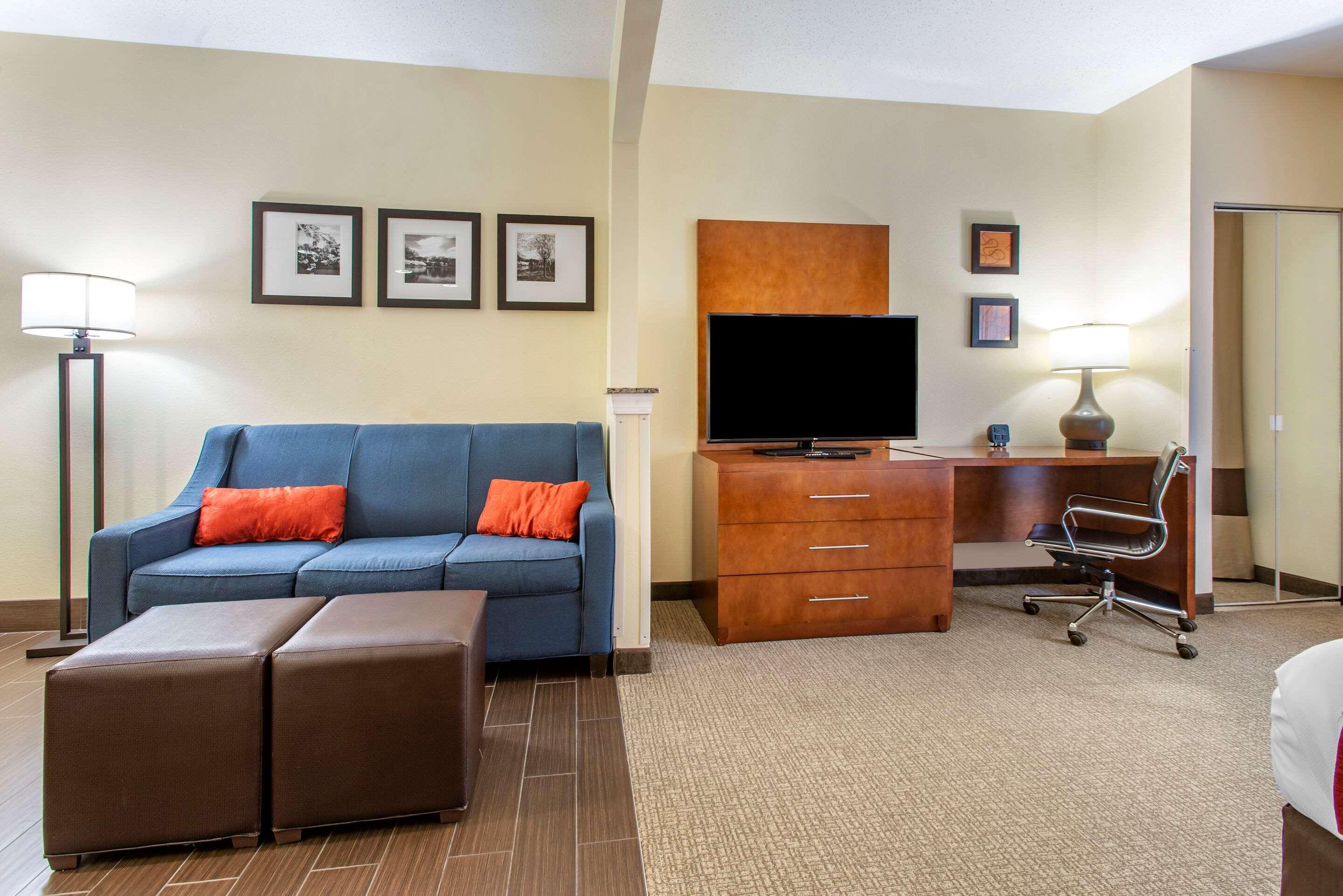 Comfort Suites Newark - Harrison Exterior foto