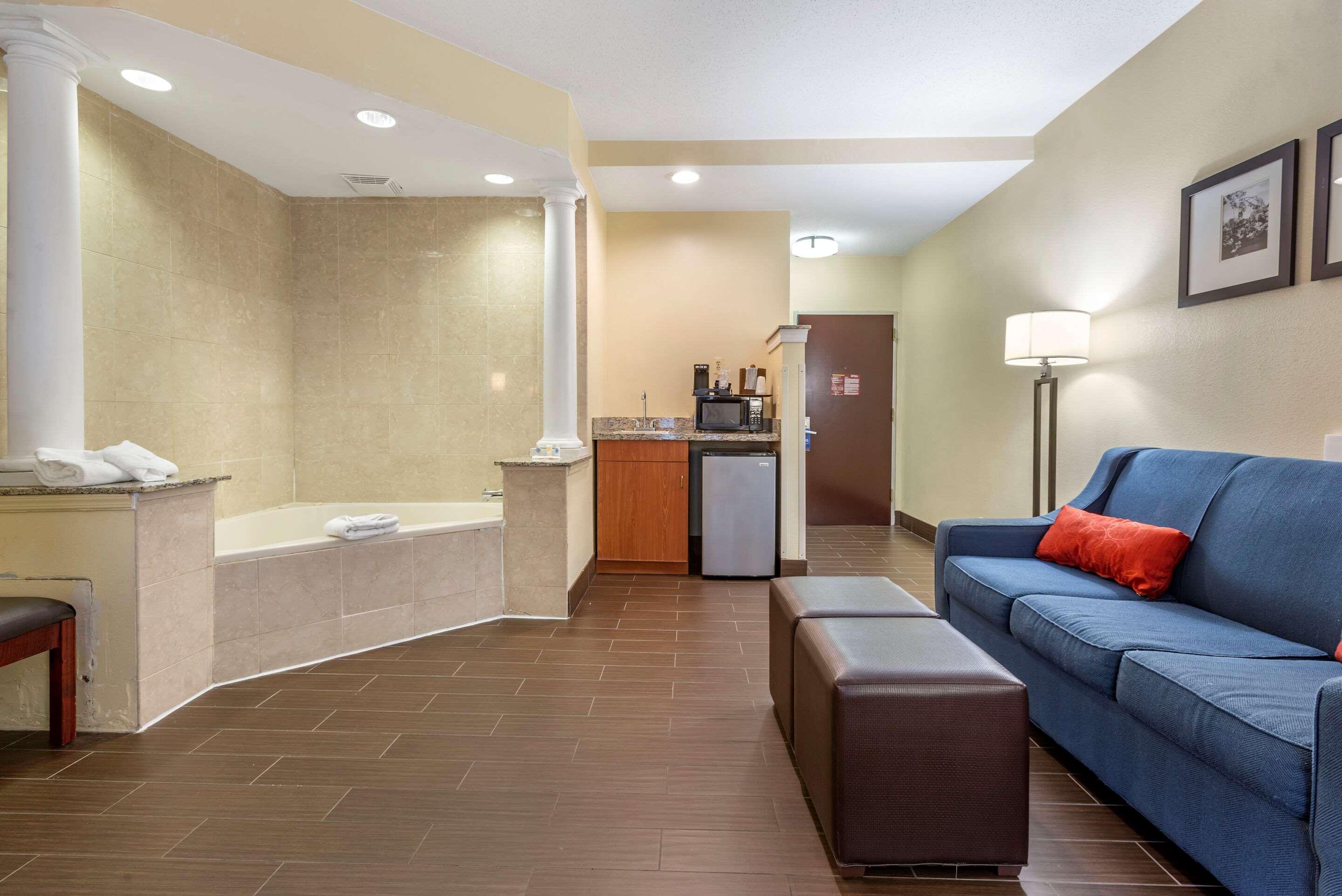Comfort Suites Newark - Harrison Exterior foto