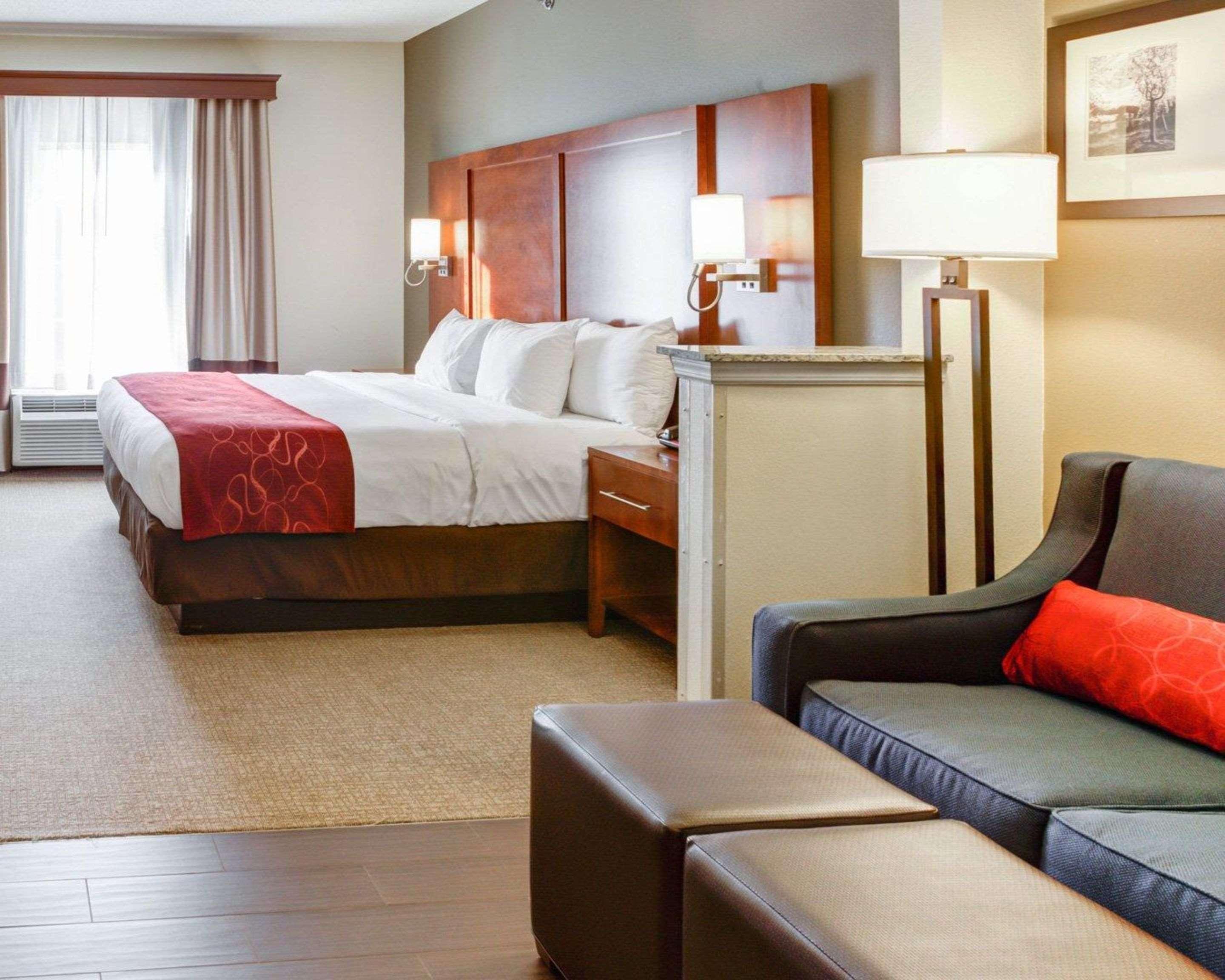Comfort Suites Newark - Harrison Exterior foto