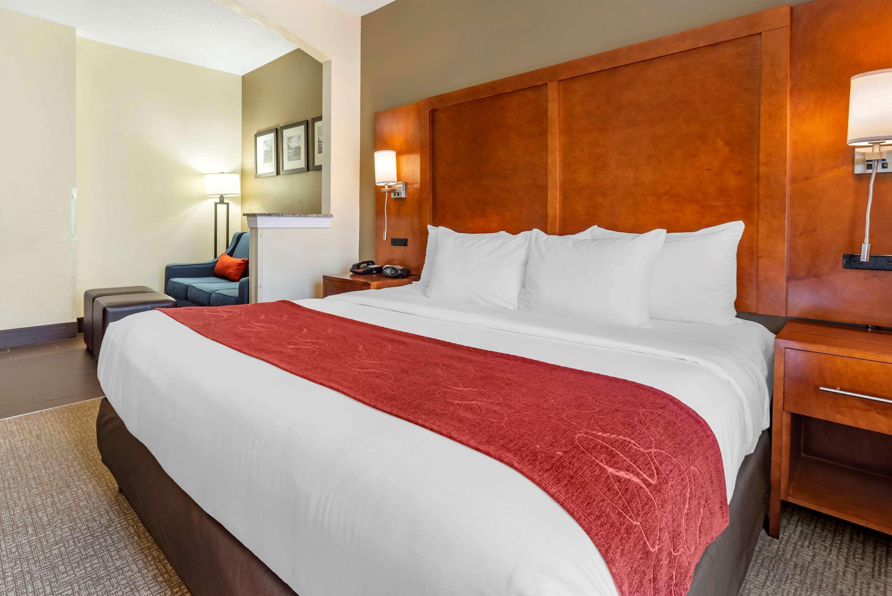 Comfort Suites Newark - Harrison Exterior foto
