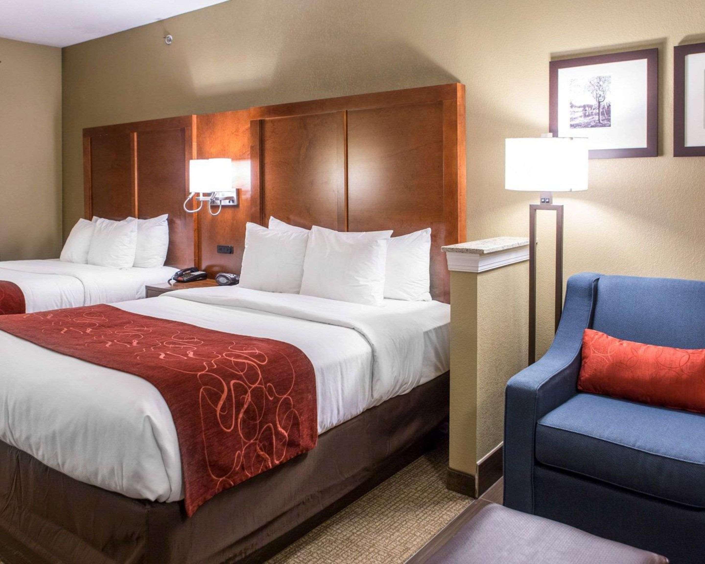 Comfort Suites Newark - Harrison Exterior foto