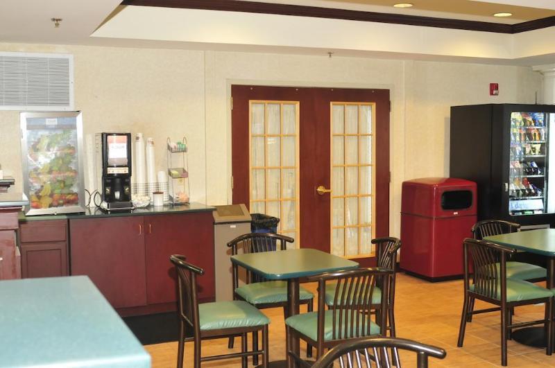 Comfort Suites Newark - Harrison Exterior foto